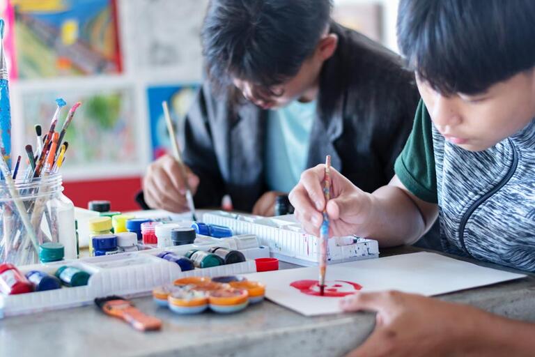 Child in art therapy