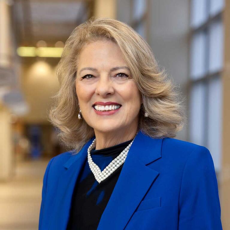 Leslie Simmons